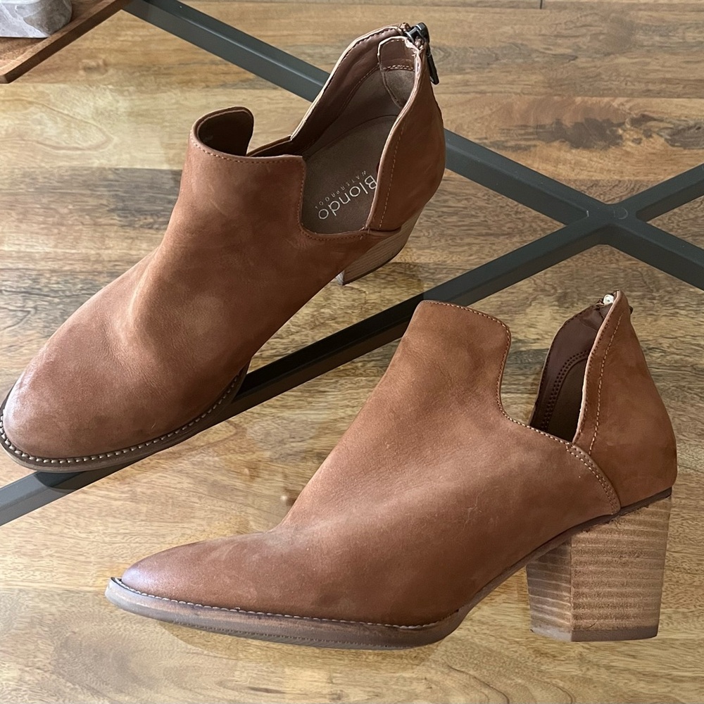 Blondo Neda heeled suede booties. 10M